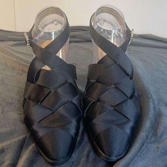 Gorgeous Diego Della Valle Satin Heels - Picture 2 of 9